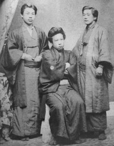 Jigoro Kano - Una cuna en ebullición. Jigoro Kano (derecha), 20 años - © Instituto Kodokan